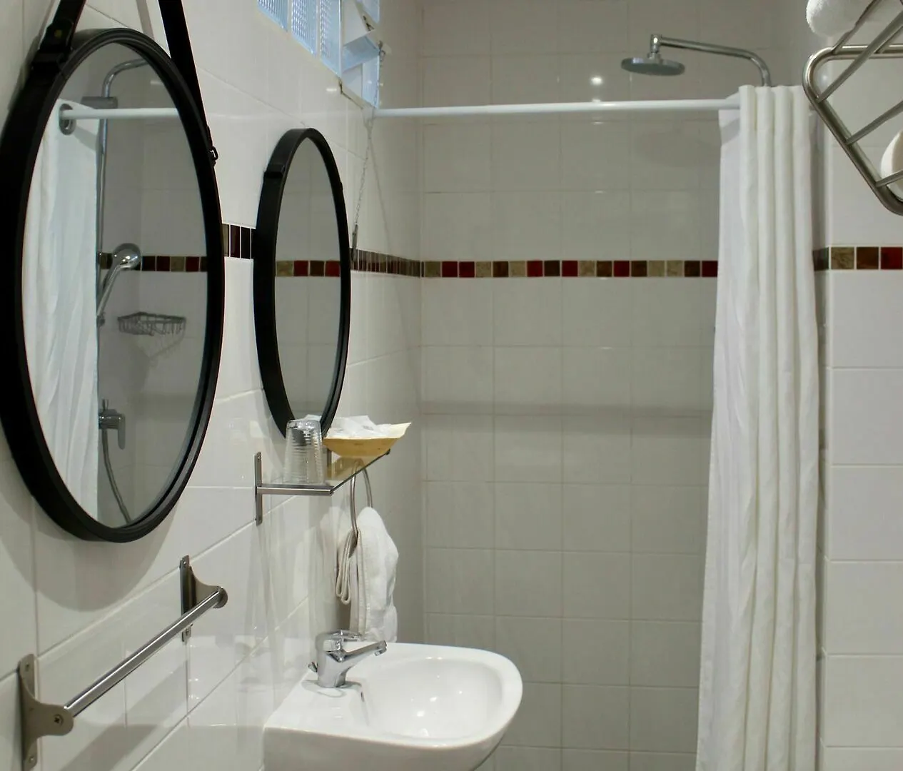 Hotel Des Pyrenees Paris Fransa