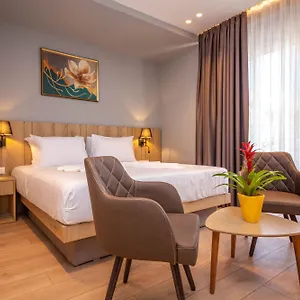 azure-inn-hotel.albaniahotels.org/