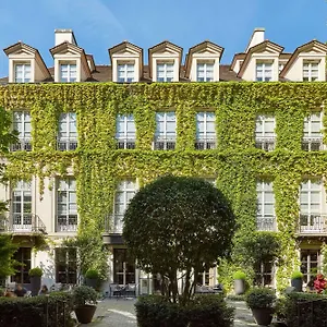 Отель Le Pavillon De La Reine & Spa, Place Des Vosges, Париж