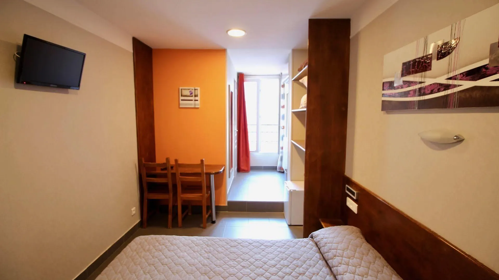 Hotel Des Pyrenees Paris