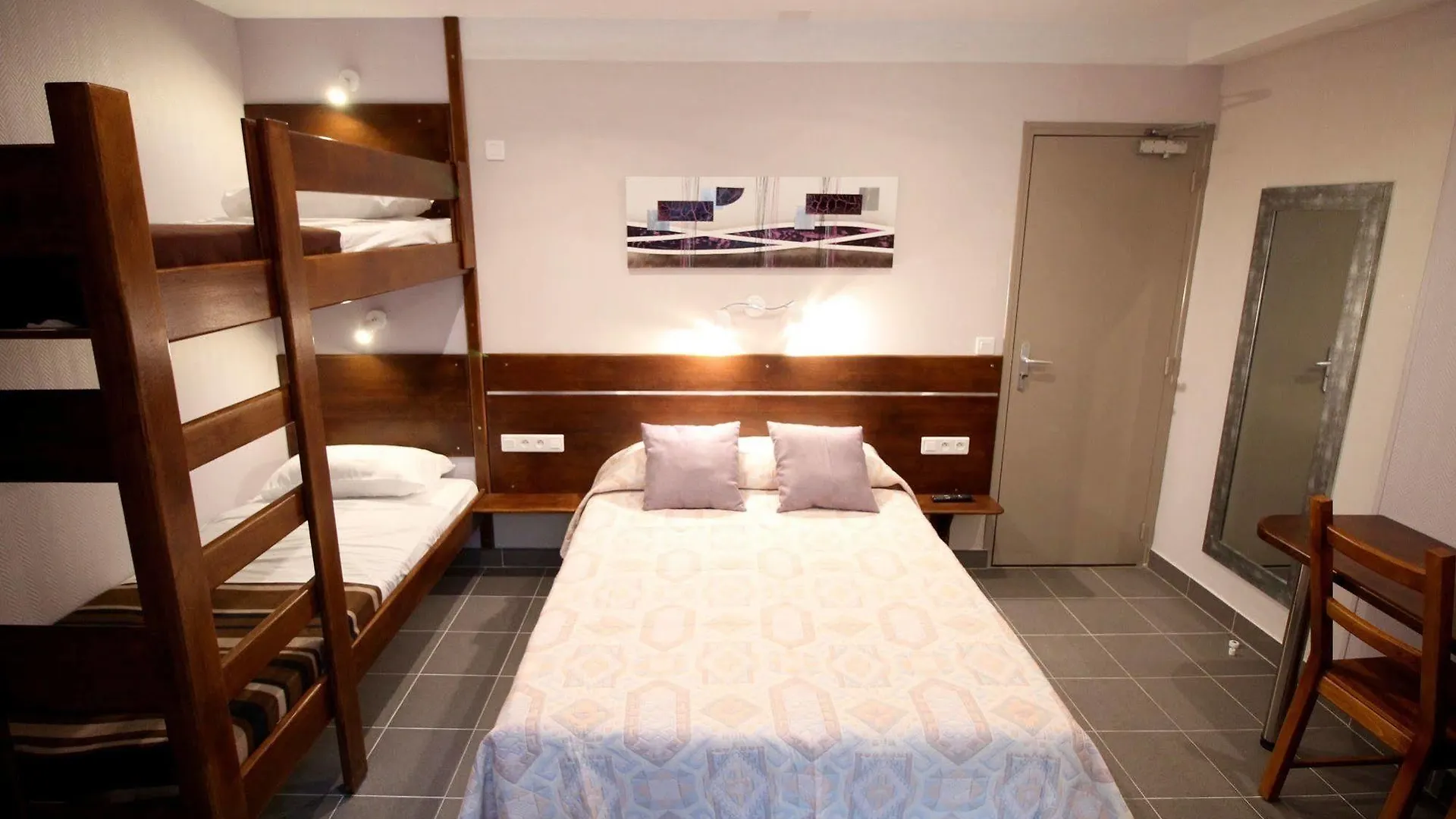 Hotel Des Pyrenees Paris