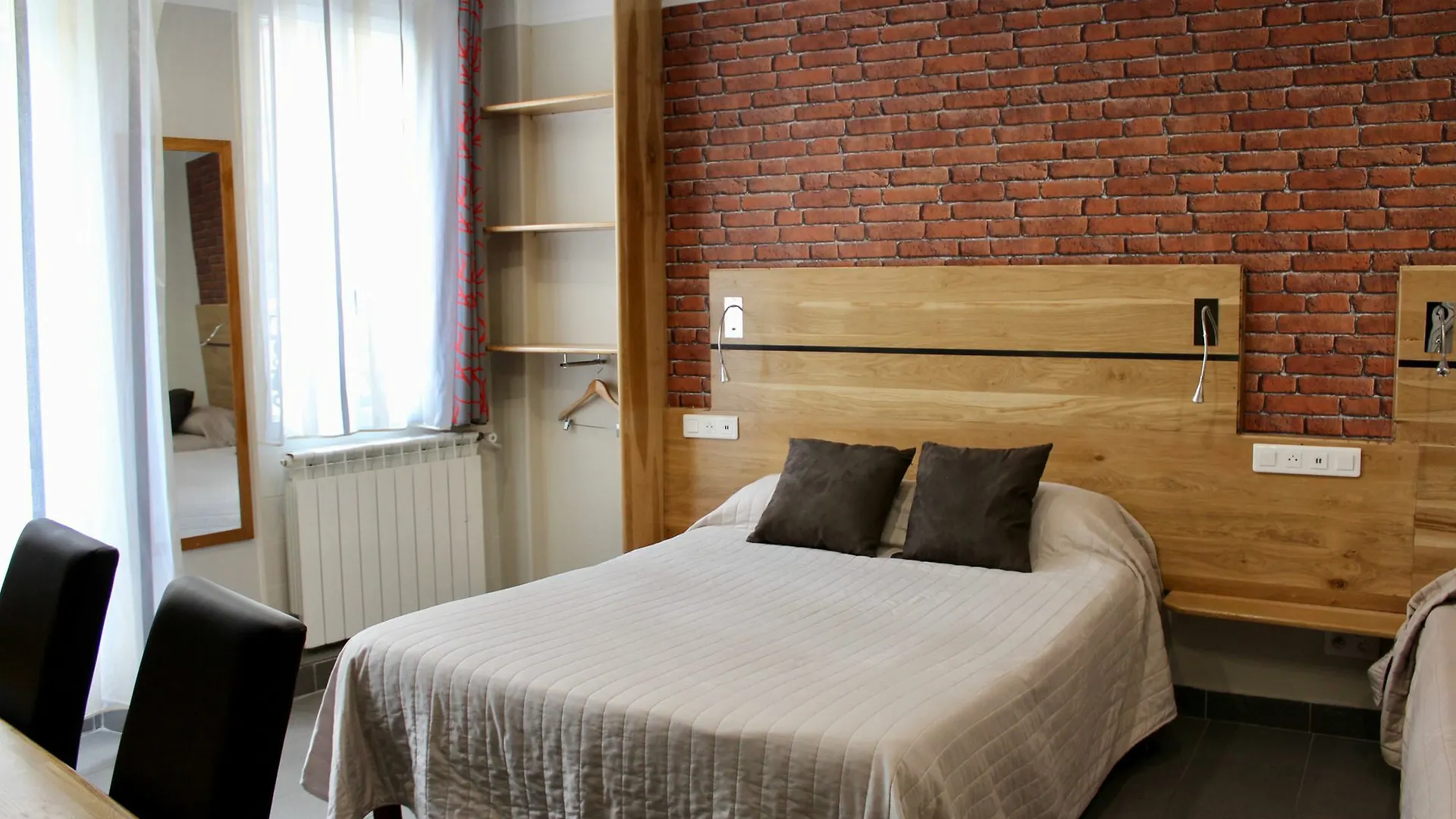 Hotel Des Pyrenees Paris