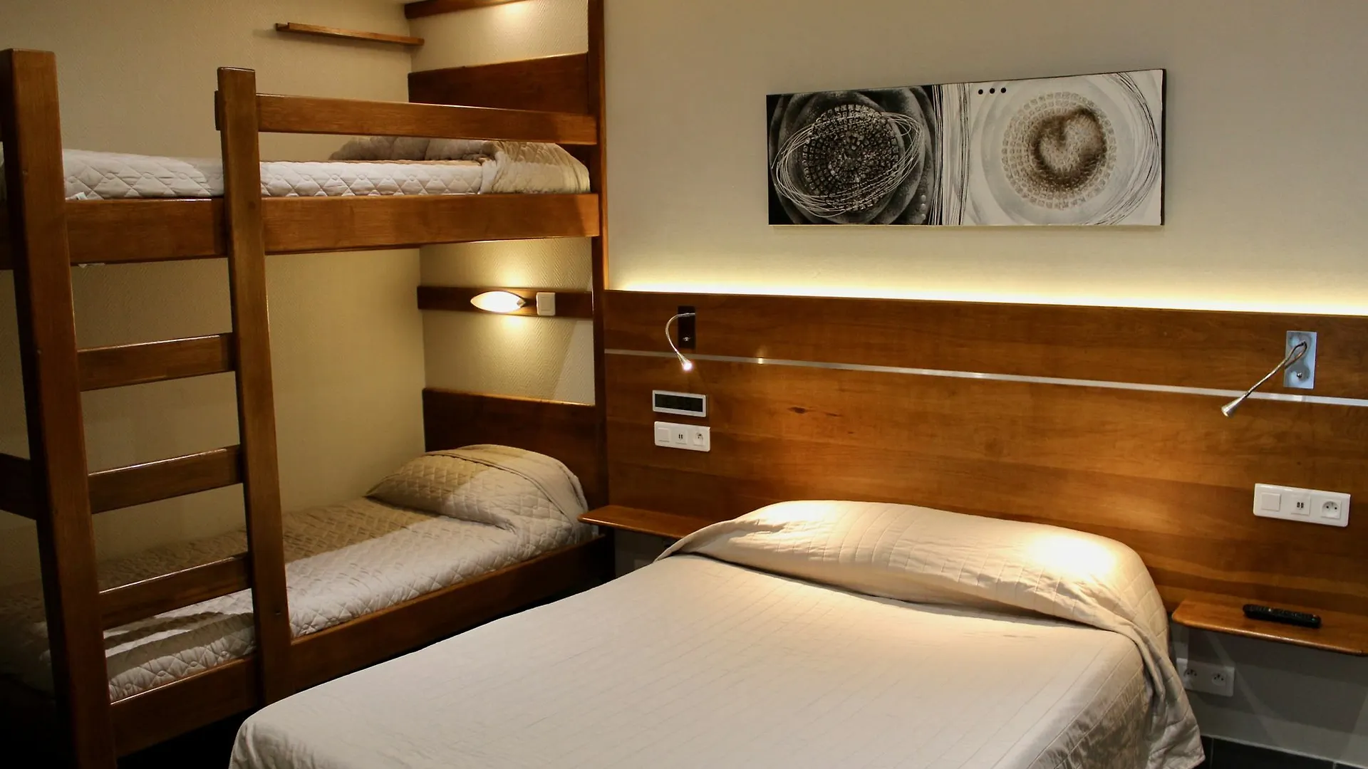 Hotel Des Pyrenees Paris 0*,  France