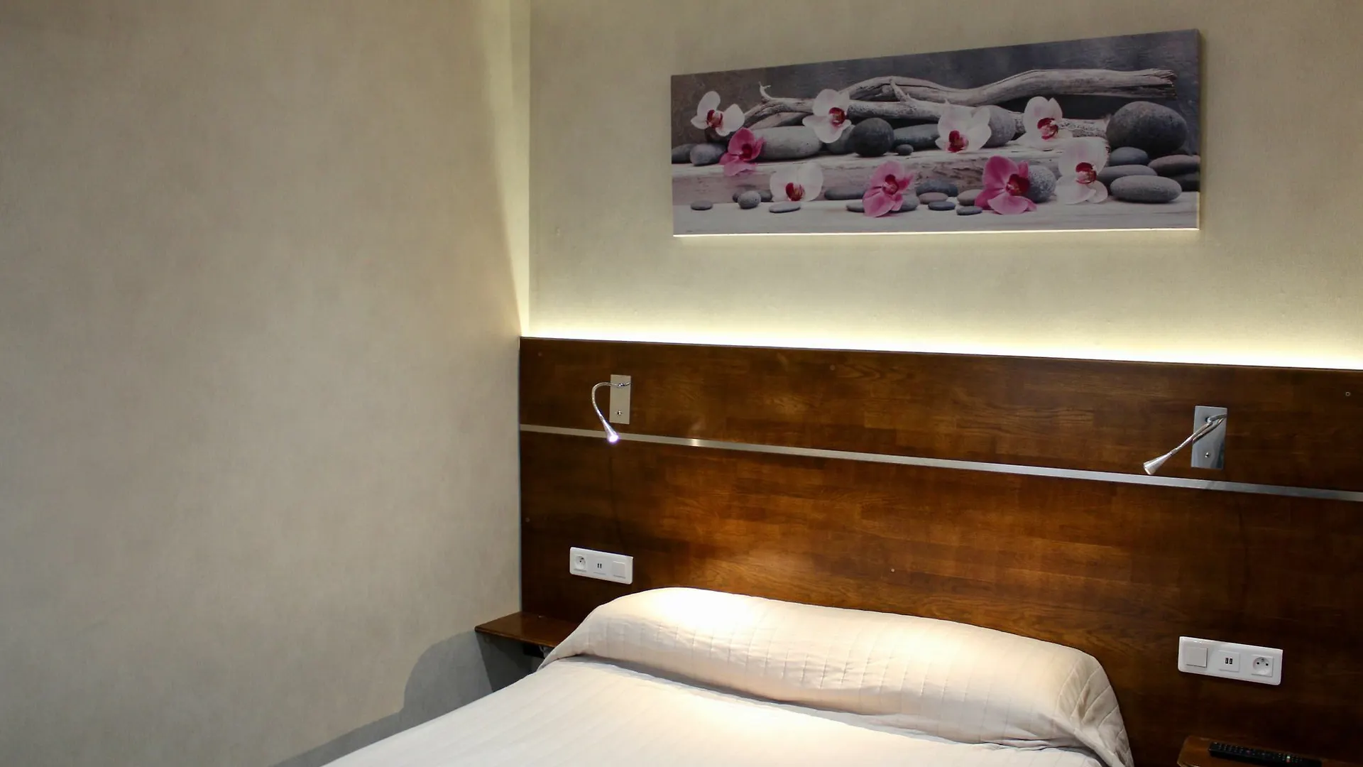 Hotel Des Pyrenees Paris