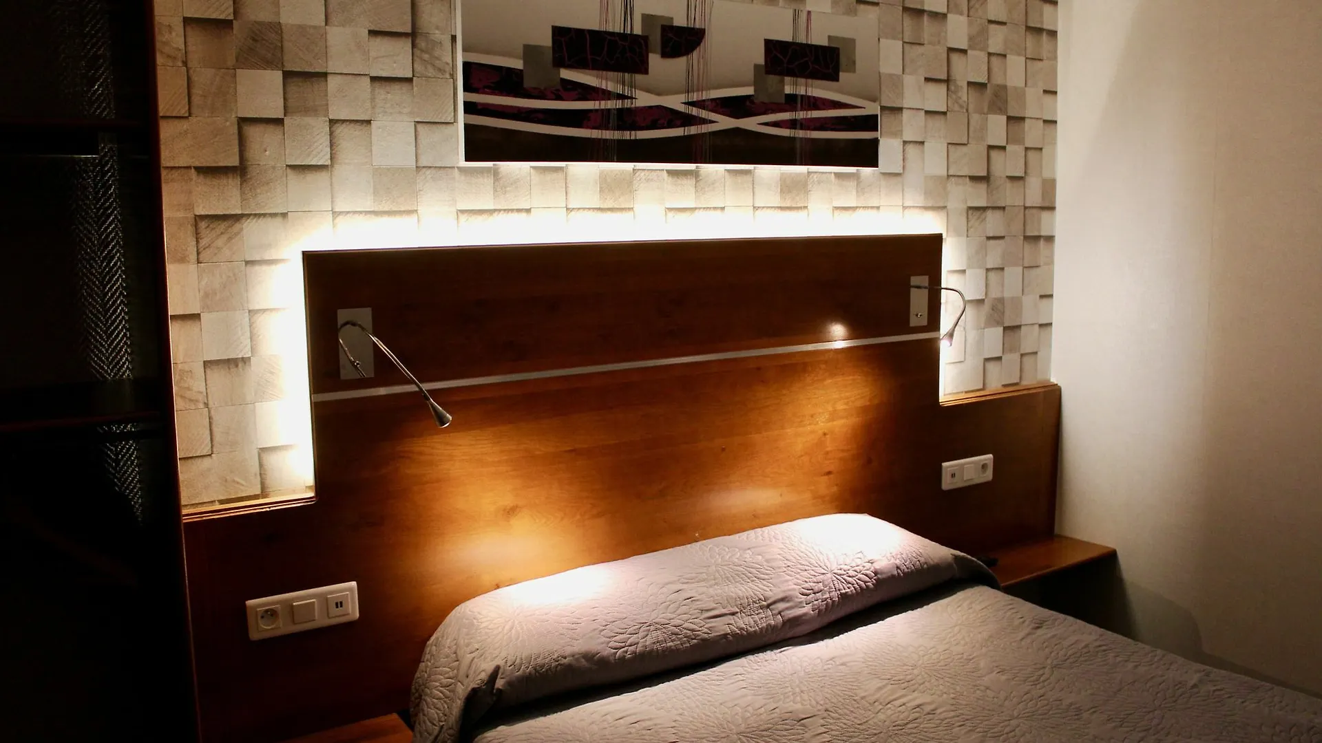 Hotel Des Pyrenees Paris 0*,  France