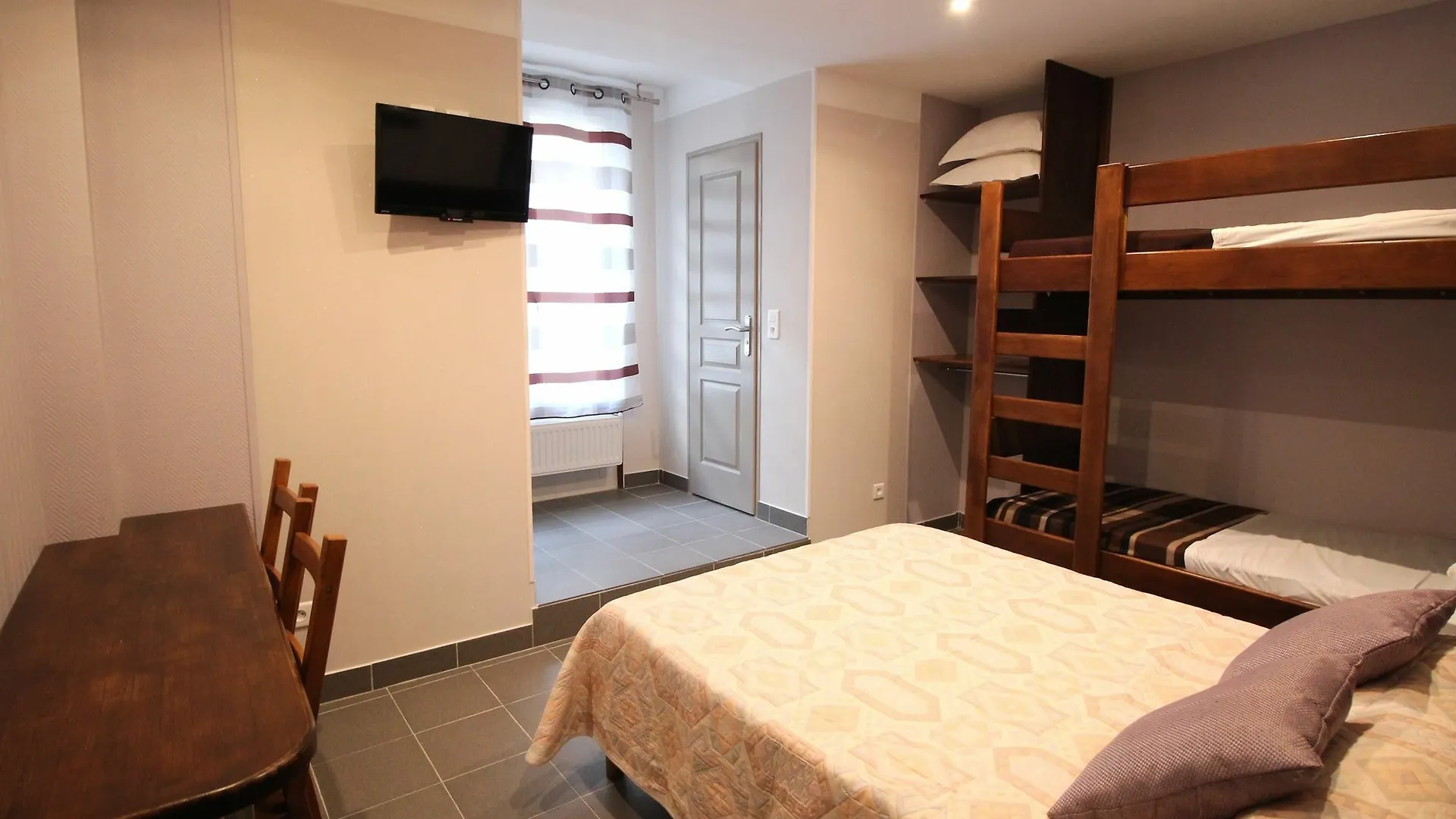 Hotel Des Pyrenees Paris