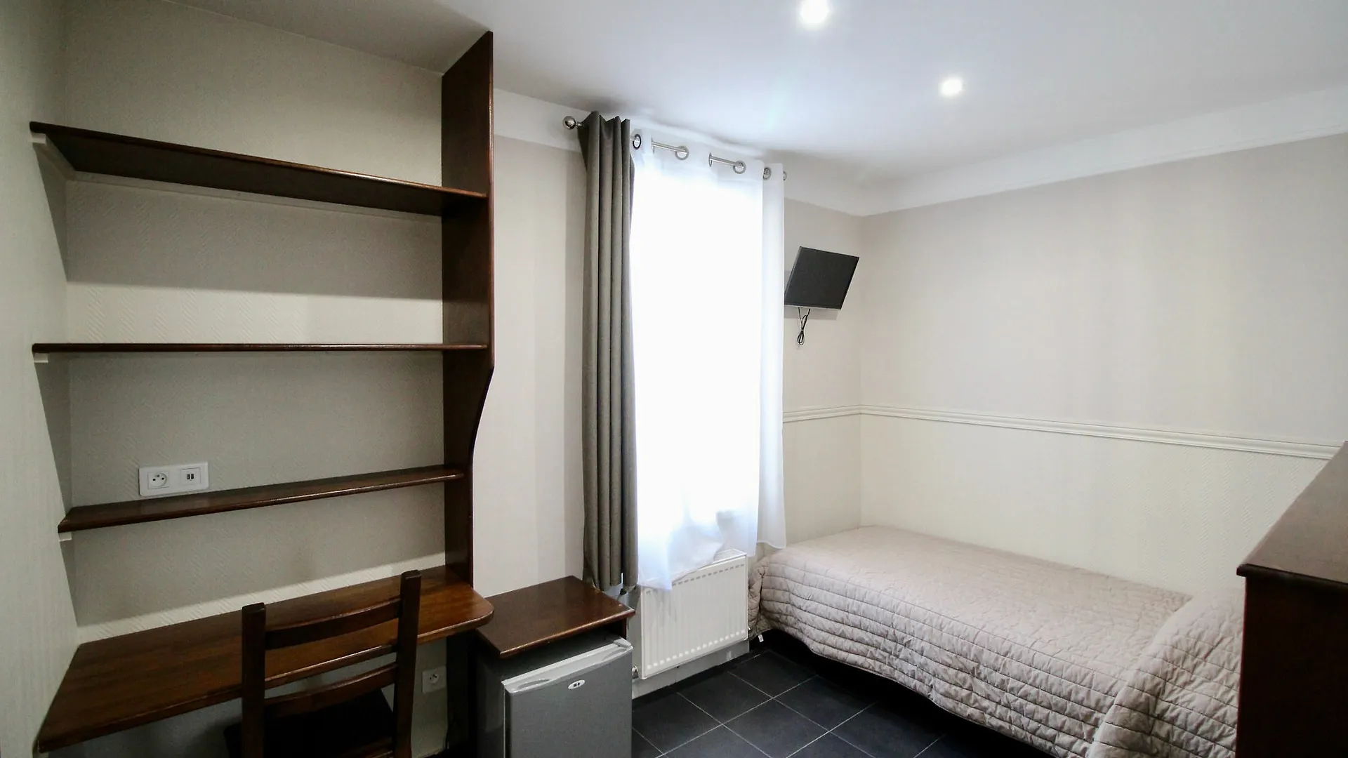 Hotel Des Pyrenees Paris
