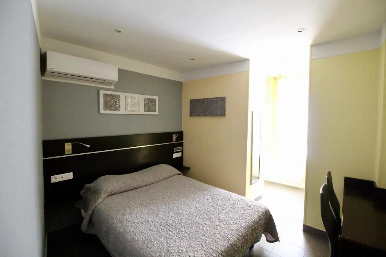 Hotel Des Pyrenees Paris